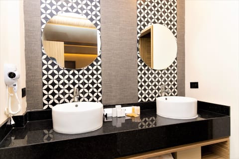 Standard Double Room | Bathroom | Shower, designer toiletries, hair dryer, towels