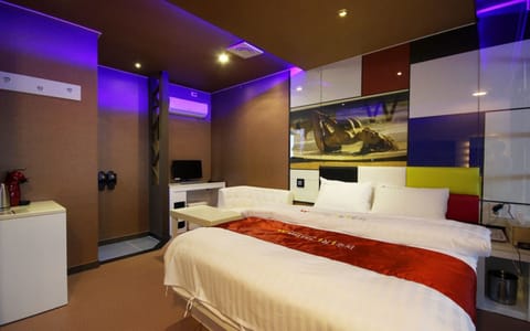 Room (1 vehicle per room B) | 1 bedroom, free WiFi, bed sheets