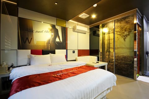 Room (1 vehicle per room A) | 1 bedroom, free WiFi, bed sheets