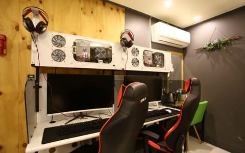 Room (Game room (PUBG available RTX2060 gam) | 1 bedroom, free WiFi, bed sheets