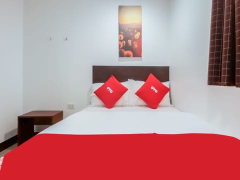 Standard Double Room | Desk, free WiFi, bed sheets