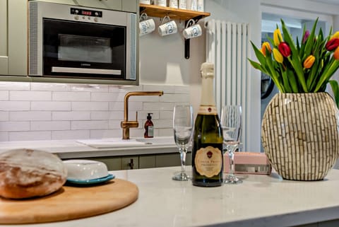 Heath Cottage Kitchen - StayCotswold