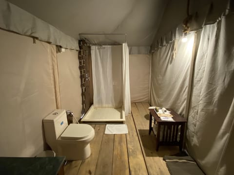 Luxury Camp | Bathroom | Shower, free toiletries, hair dryer, bathrobes