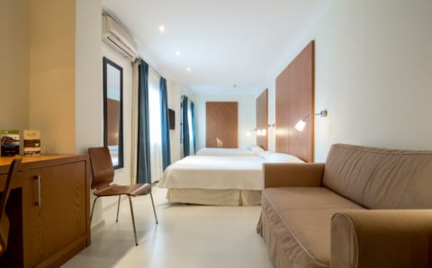 Triple Room | Premium bedding, minibar, in-room safe, desk