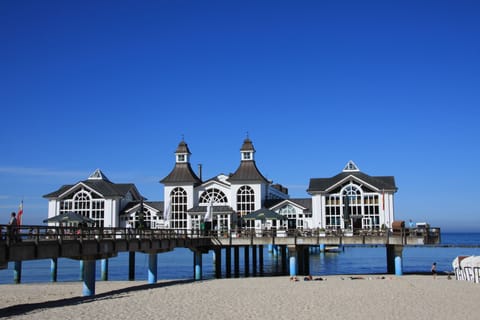 Beach nearby, free beach cabanas, sun loungers, beach umbrellas