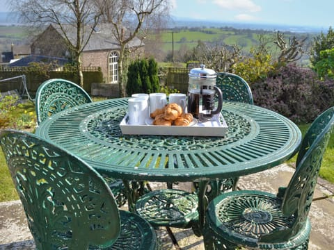 Sitting-out-area | Rivendell, Blakeney Hill, near Lydney, Forest of Dean