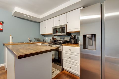 Townhome, 3 Bedrooms | Private kitchen | Fridge, oven, coffee/tea maker, toaster