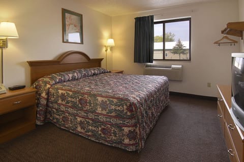 Suite, 1 King Bed, Refrigerator | Desk, iron/ironing board, free cribs/infant beds, rollaway beds