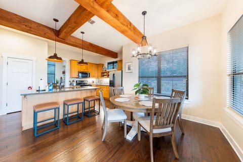 Exposed beams give an elegant and rustic feel to this lake house.