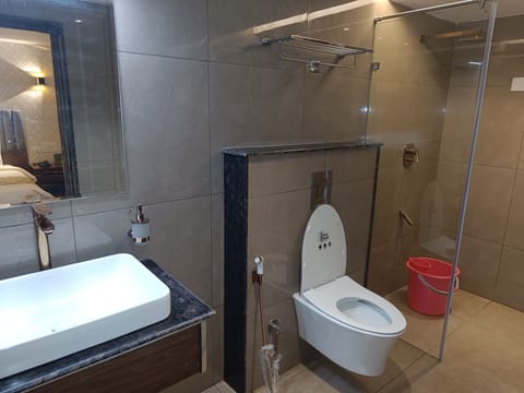 Family Suite | Bathroom | Shower, rainfall showerhead, designer toiletries, slippers