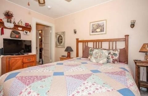 Cottage, 2 Bedrooms | 2 bedrooms, free WiFi