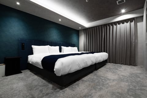 Junior Suite | Blackout drapes, iron/ironing board, free WiFi, bed sheets