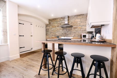 Apartment, Private Bathroom (Stable Cottage) | Shared kitchen