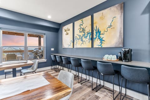 Life begins after coffee... with a view! The endless lake-view counter offers seating for nine, with stunning views of water, mountains, and beautiful Missouri skies. 