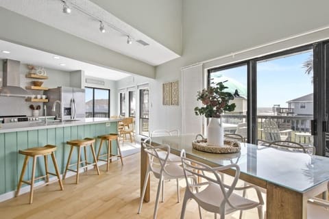 This beautiful bungalow is the perfect getaway to relax and leave your cares behind! Enjoy a view of the ocean as you sip a cup of hot coffee in the morning or, while having breakfast.