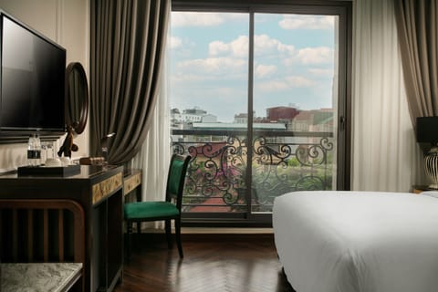 Honeymoon City View Room | Premium bedding, down comforters, pillowtop beds, free minibar