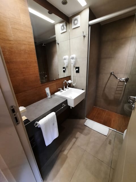 Basic Double or Twin Room | Bathroom | Shower, towels