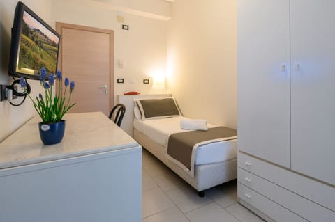 Economy Single Room | In-room safe, desk, free WiFi, bed sheets