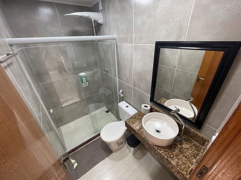 Suite | Bathroom | Shower, toilet paper