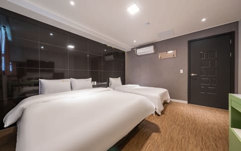 Room (Twin C) | 1 bedroom, free WiFi, bed sheets