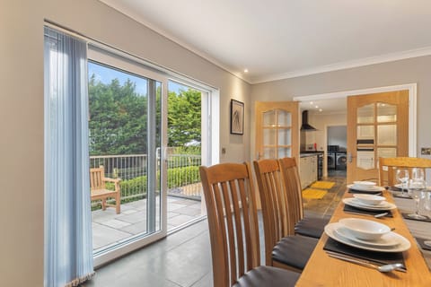 Large Luxury House, Log Burner, Central Location