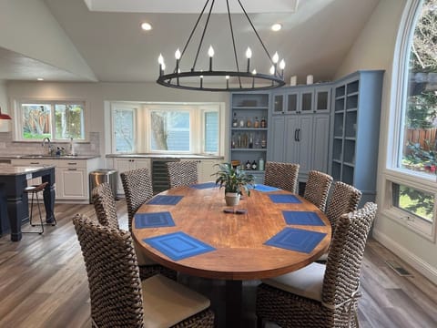 Extra large dining room table that easily seats 12 adults. Perfect for long nights with good food, good wine, and great friends.