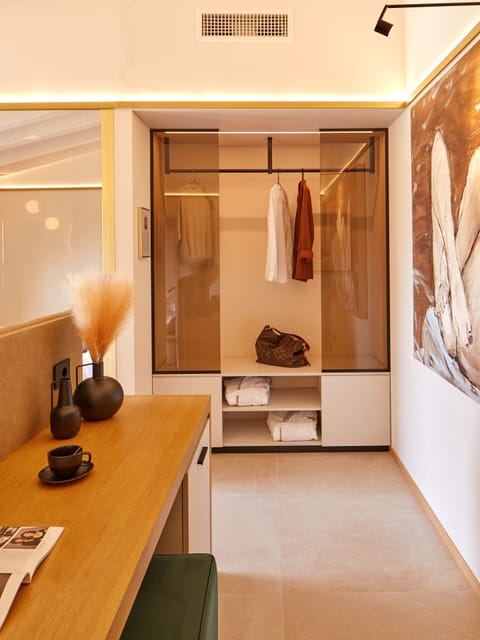 Basic Studio Suite | Premium bedding, down comforters, memory foam beds, minibar