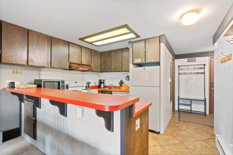 Condo, 2 Bedrooms | Private kitchen | Fridge, oven, coffee/tea maker, toaster