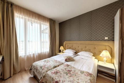 Classic Double Room | In-room safe, individually furnished, free WiFi, bed sheets