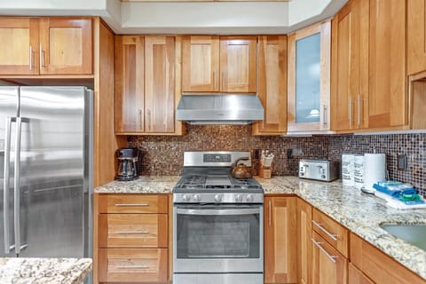 Room, Indoors, Kitchen, Furniture, Oven