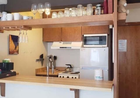 Microwave, Oven, Furniture, Room, Indoors