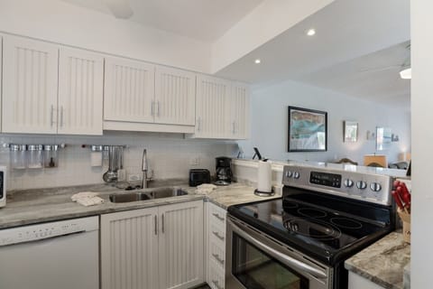 Condo, 1 Bedroom | Private kitchen | Microwave, stovetop, dishwasher, coffee/tea maker