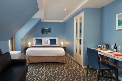 Deluxe Double Room | Premium bedding, minibar, in-room safe, individually furnished