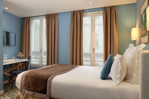 Single Room | Premium bedding, minibar, in-room safe, individually furnished