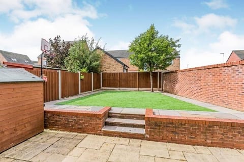 Private Rear enclosed Garden .... Perfect to relax