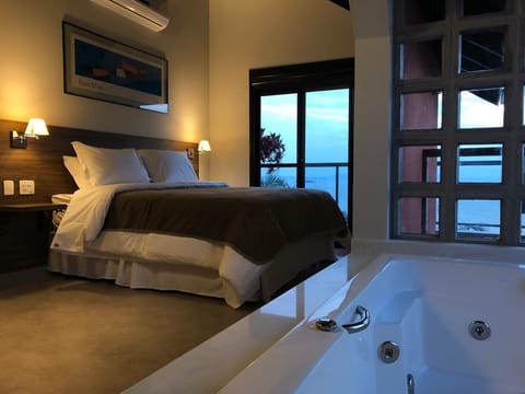 Presidential Room, Hot Tub, Ocean View | Egyptian cotton sheets, premium bedding, free WiFi, bed sheets