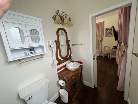 Room Number 1 | Bathroom | Combined shower/tub, hair dryer, towels, soap