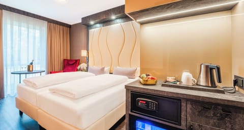 Premium Single Room | Minibar, individually decorated, desk, free WiFi