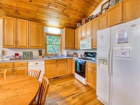 Fully equipped kitchen.