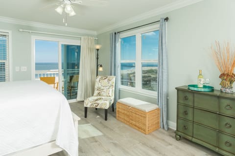 Corner Studio Oceanfront King | Interior detail