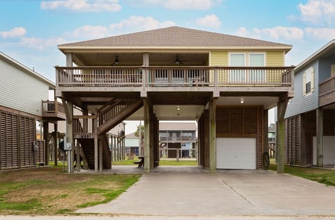 Welcome to this Outstanding Oceaview Oasis!