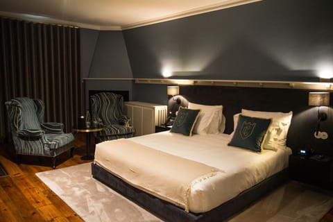 Premium Double Room | In-room safe, individually decorated, desk, blackout drapes