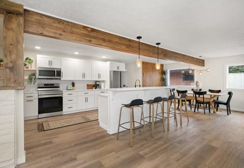 Kitchen & Dining Area
