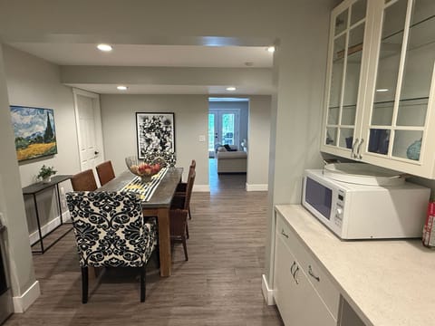 Plenty of dinning spaces!