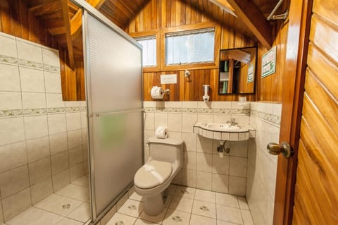 Family Cabin | Bathroom