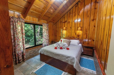 Family Cabin | In-room safe, individually decorated, individually furnished