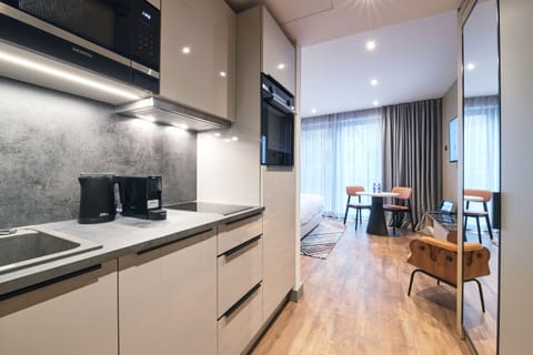 Standard Studio, 1 King Bed, Non Smoking, Kitchen | Private kitchen | Fridge, microwave, oven, stovetop