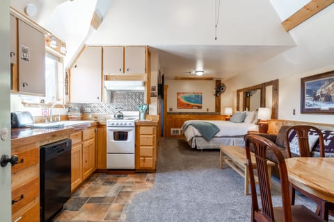 Cabin | Private kitchen | Full-size fridge, microwave, oven, stovetop