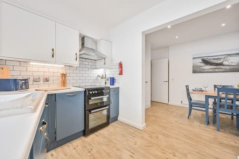 Kitchen and Dining Area - The Ellington Court Holiday Rental in Torquay on The English Rivieira.