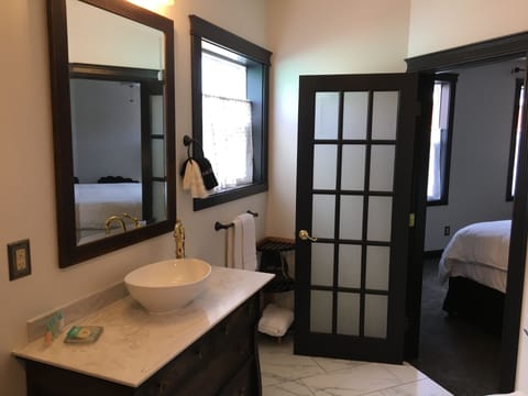 Room 11 | Bathroom | Towels